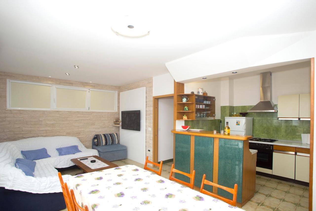 Apartment Damir Постира Экстерьер фото
